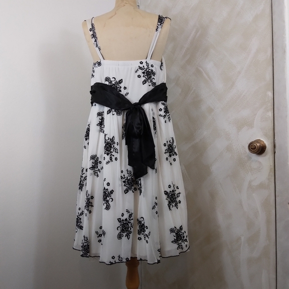 Trixxi Semi Formal White with Black Flocking Size 2X - Picture 3 of 9